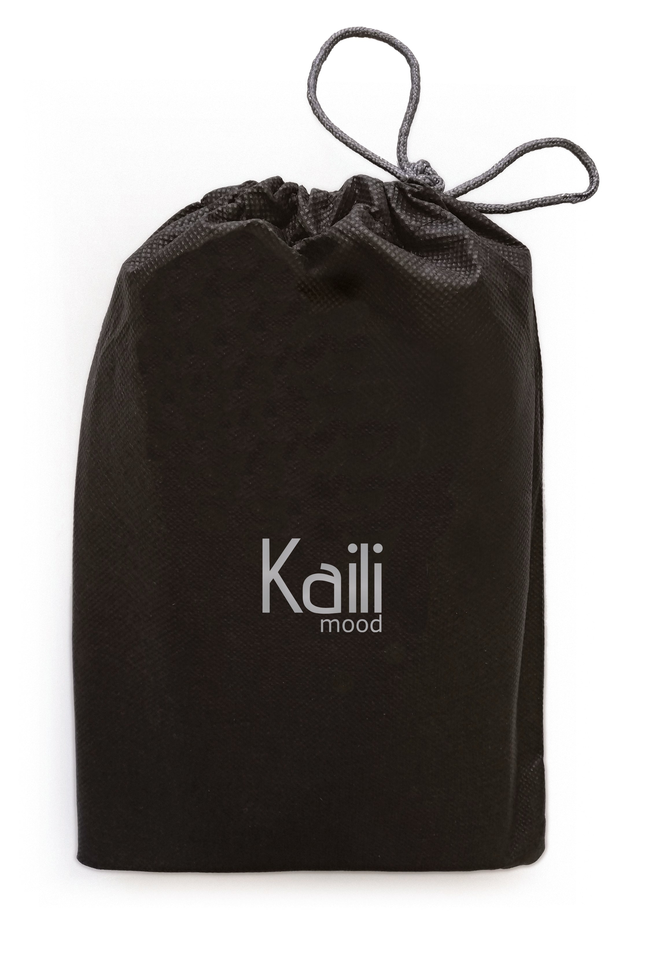 K0018AB | Car and Motorcycle Document Holder in genuine full-grain leather with light grain. Black color. Snap button closure. Dimensions: 19 x 13 x 1 cm. Packaging: Tnt pouch.